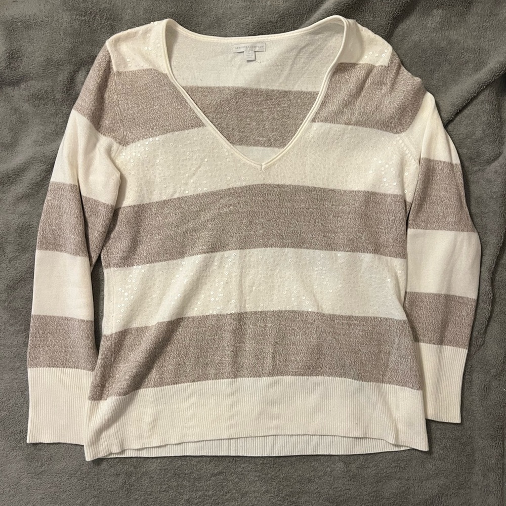 NY&Co beige and white Vneck sweater